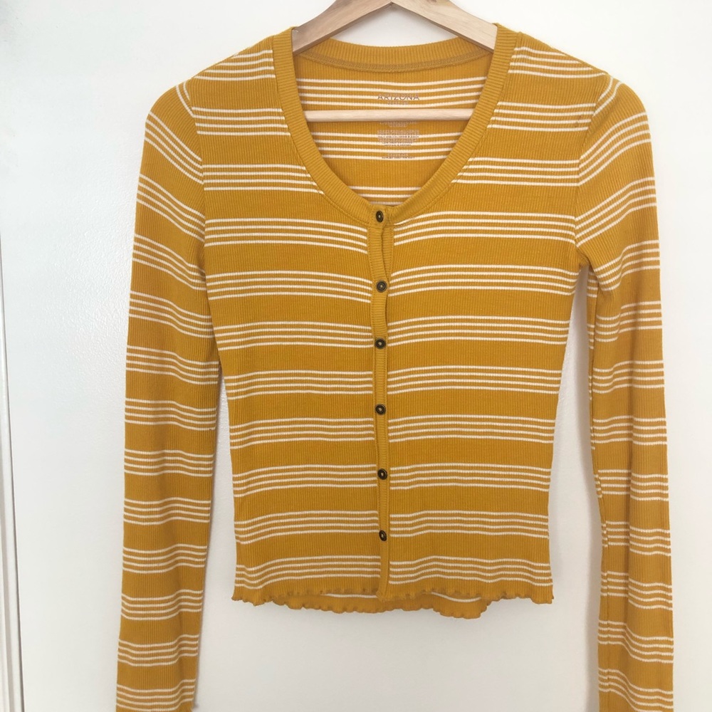 Women’s Long Sleeve Button Crop Top